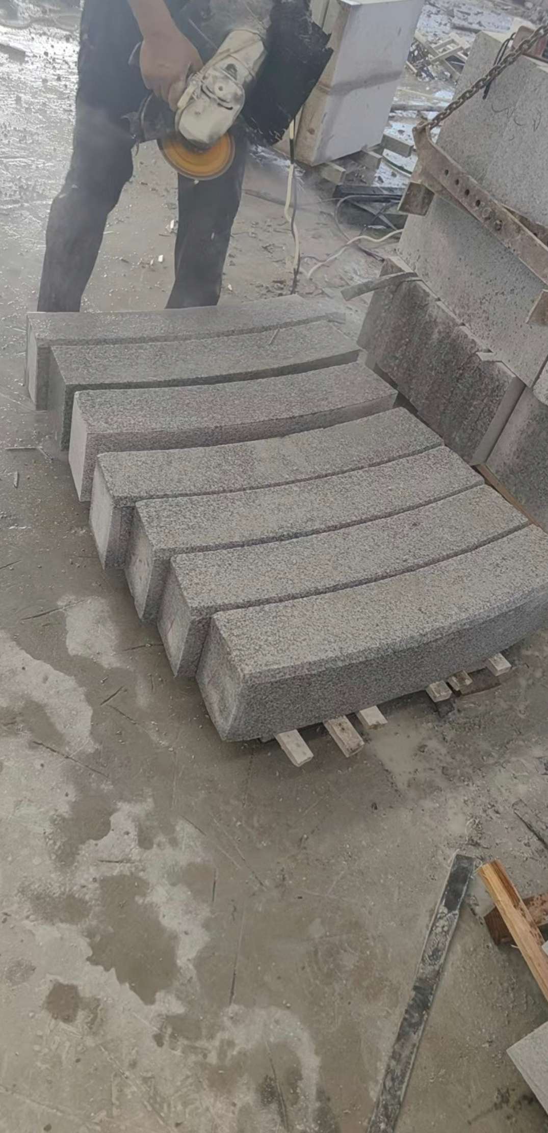 汕尾芝麻白弧形路牙石