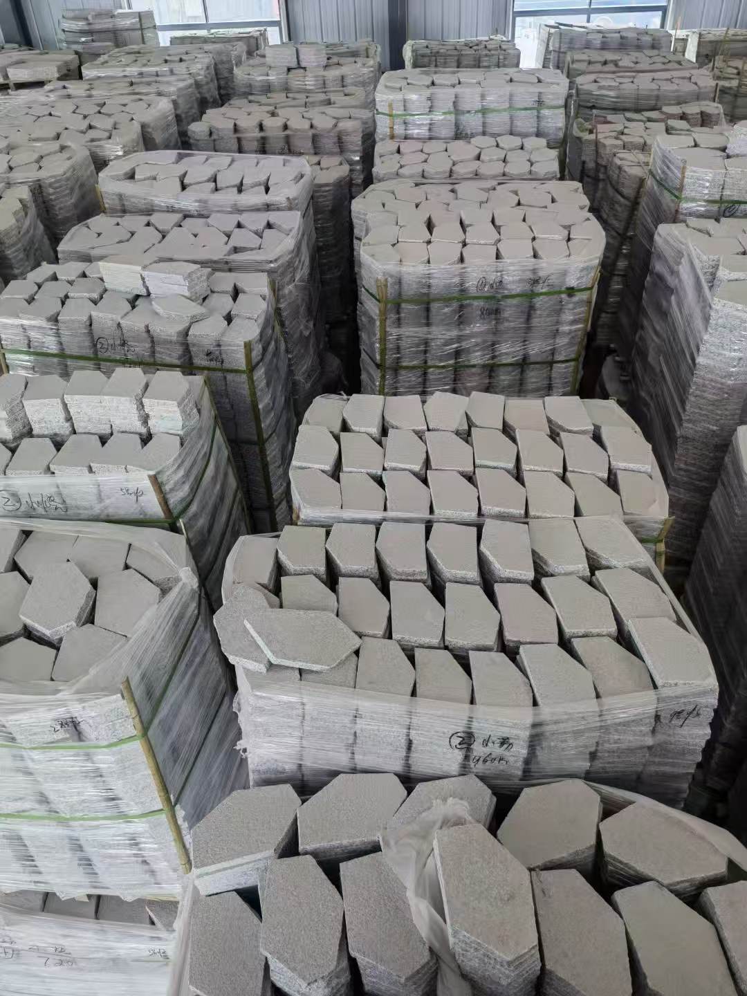 汕尾芝麻白石材冰裂纹，碎拼。