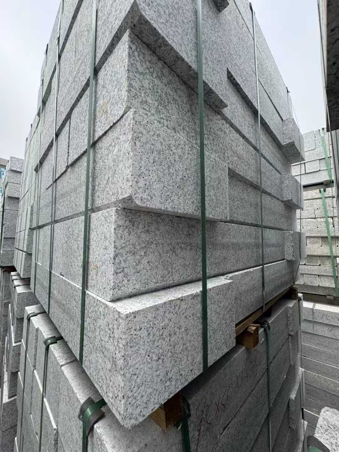 汕尾芝麻白路牙石 马路牙子