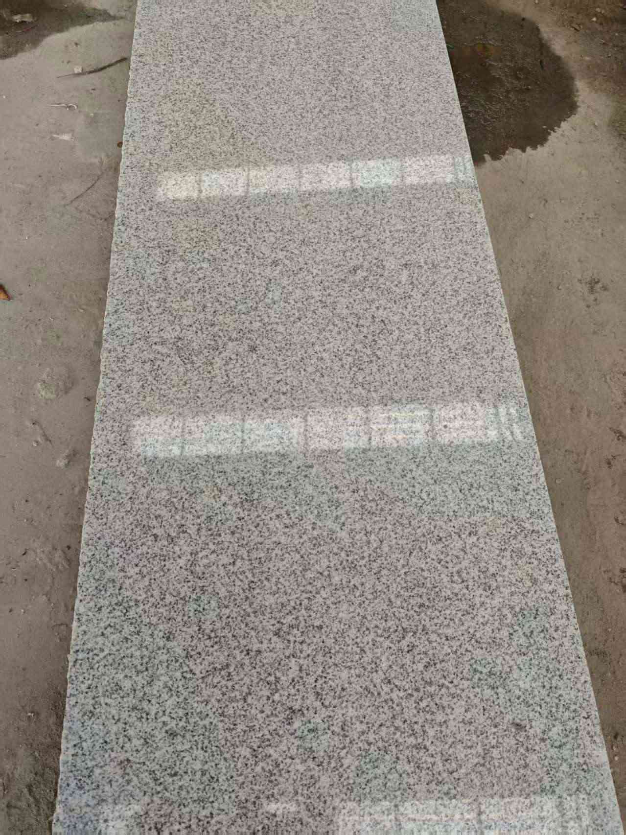 汕尾芝麻白光面毛板